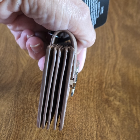 Elegant Tan Wallet with Leaf Accent - Picture 5 of 12